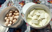 Käse und Eier in einem Dorf im Norden Azerbaijans &ndash; &copy; Simone Willner (Eberhardt TRAVEL)