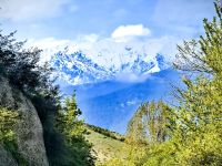 Auf den Gipfeln des Großen Kaukasus liegt noch Schnee &ndash; &copy; Simone Willner (Eberhardt TRAVEL)