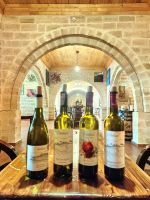Diese vier Weine verkosten wir, der 2. von rechts ist der berühmte Granatapfelwein &ndash; &copy; Simone Willner (Eberhardt TRAVEL)