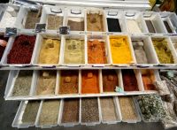 Gewürze auf dem Yesil Bazar in Baku &ndash; &copy; Simone Willner (Eberhardt TRAVEL)