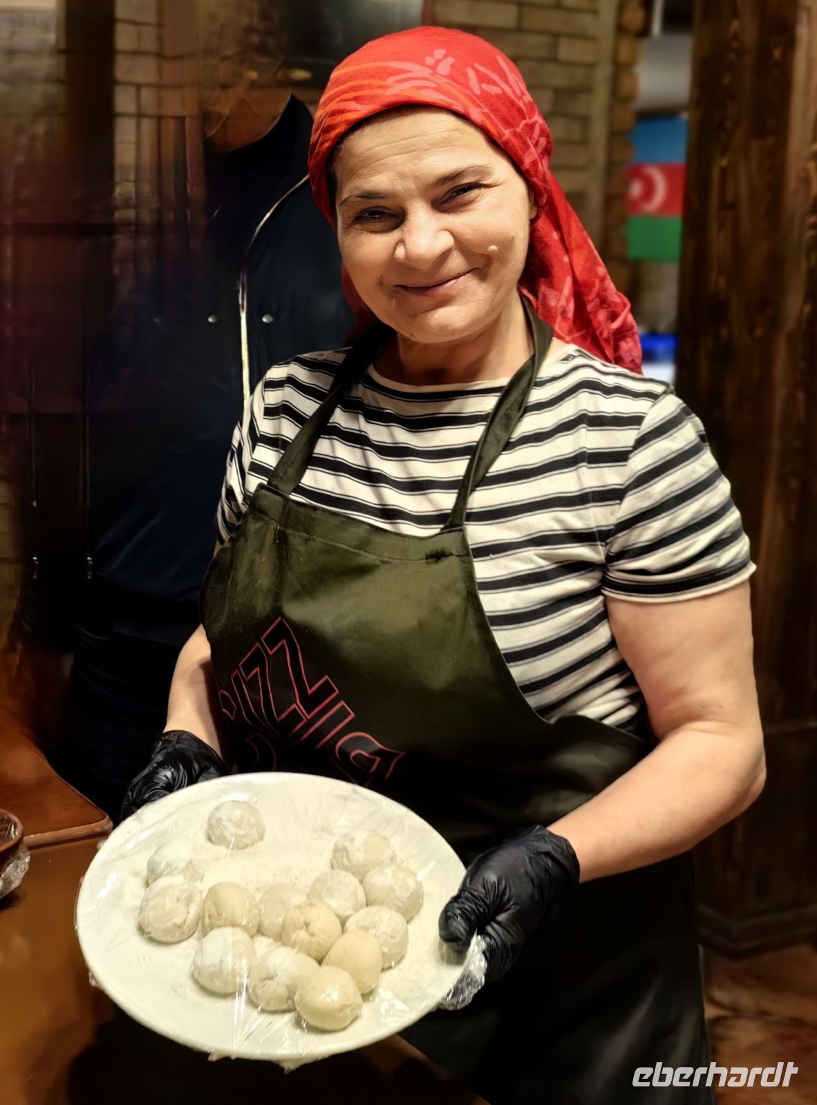 Und jetzt backen wir Qutab, dünne Fladen mit Füllung &ndash; &copy;  (Eberhardt TRAVEL)