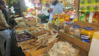 0650 Nuwara Eliya - Stadtrundgang - auf dem Markt