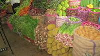 0652 Nuwara Eliya - Stadtrundgang - auf dem Markt
