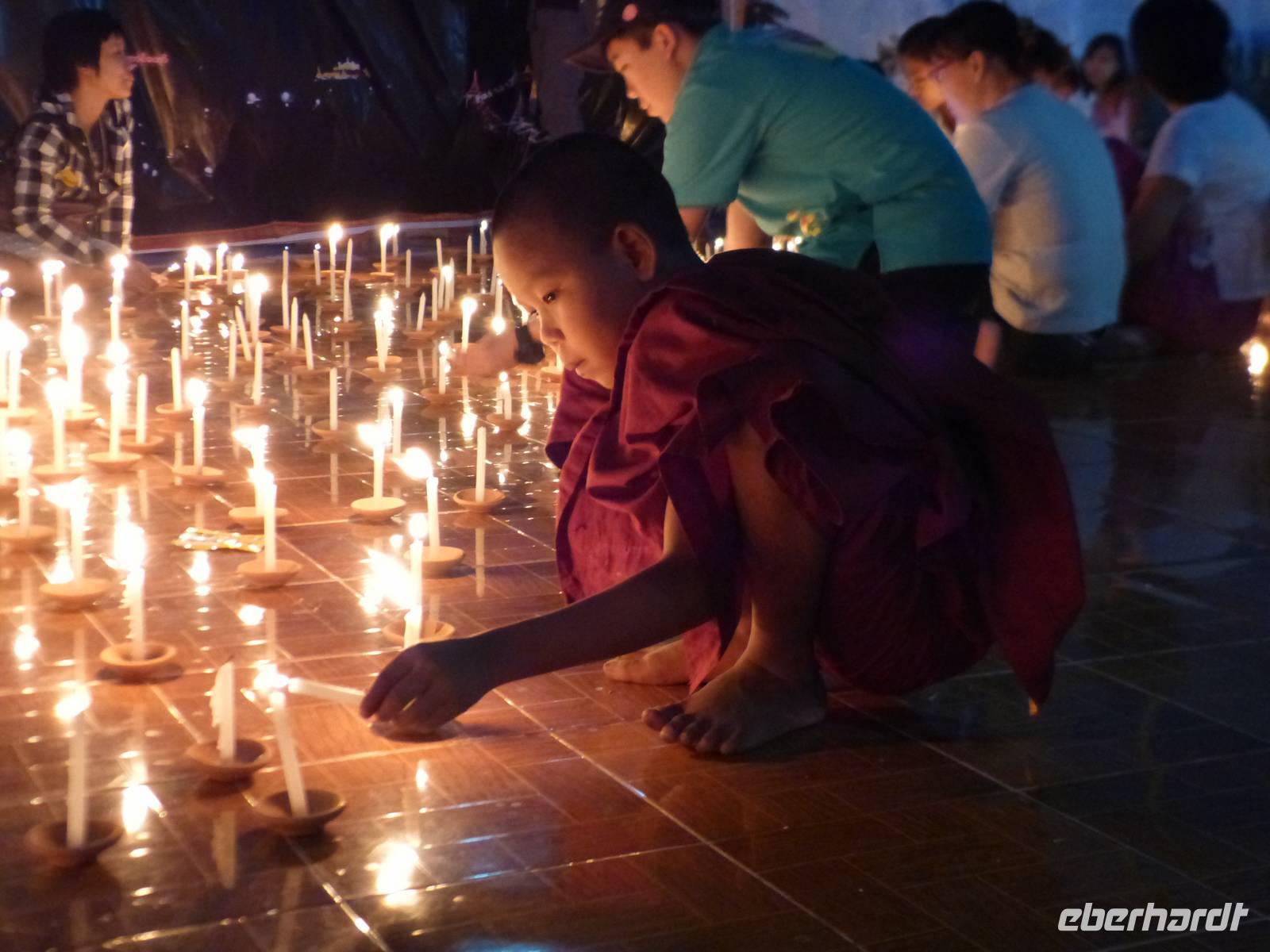 369. Mandalay Hill, Lichterfest, Myanmar