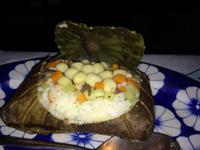 208 Reis mit Lotuskern im Lotusblatt