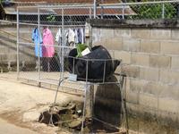 Müllbehälter im Bergdorf