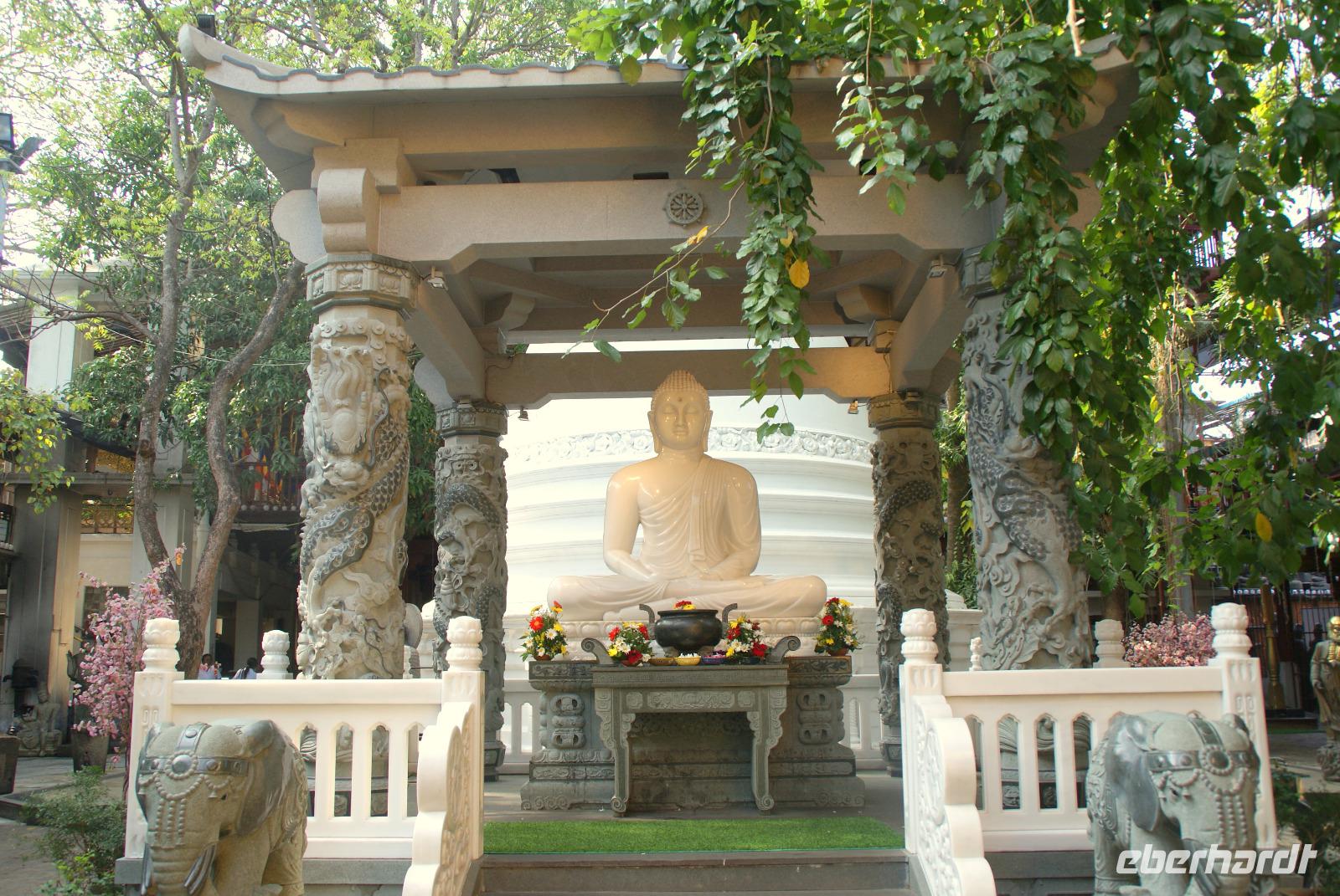 Im Gangaramaya Tempel in Colombo