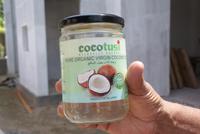 Fertiges Produkt in der Kokosfabrik pures Kokosöl