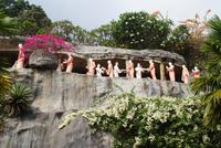 Goldener Tempel von Dambulla mit den ersten 80 Mönchen Buddhas