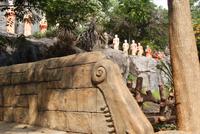 Goldener Tempel von Dambulla mit den ersten 80 Mönchen Buddhas