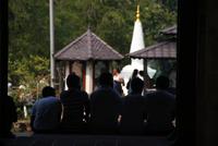 Besucher im Zahntempel