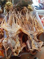 Interessante Angebote auf dem Markt in Chinatown