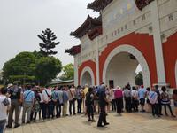 Wachablöse am Märtyrer Schrein in Taipeh