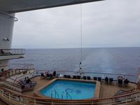 Ausblick vom Heck des Schiffes auf das Meer