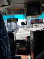 Fahrt durch die Häuserschluchten von Tokyo