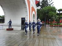 Wachablösung am Märtyrerschrein Taipei Taiwan 