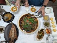 125. Spezialitäten-Abendessen in der Nähe des Traditionellen Dorfs - Hahoe Village, Südkorea &ndash; &copy; Teresa Rumpel (Eberhardt TRAVEL)