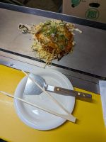 253. Spezialitätenessen Okonomiyaki, Hiroshima, Japan &ndash; &copy; Teresa Rumpel (Eberhardt TRAVEL)