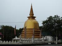 Vor den Höhlentempeln in Dambulle