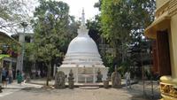 0107 Stadtrundfahrt Colombo - Buddhistischer Tempel - Stubba