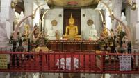 0552  Kandy -  Im Zahntempel