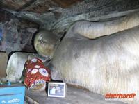 1. Höhle - 14m lange Buddha-Statue