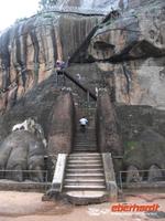 die letzten Stufen - durch das einstige Löwentor