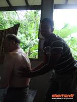 und dann gibt es noch Massagen mit Gewürzölen!