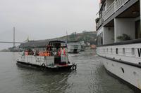 0122  Ha-Long-Bucht Übersetzen zur Dschunke