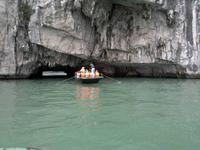 0144a  Ha-Long-Bucht Kriechgrotte Hang Luon