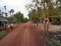 0496 Peam Ta - landestypische Haupstraße.jpg