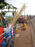 Buntes Treiben auf einem einheimischen Markt in Kambodscha