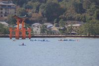Das berühmte rote Tor vom  Itsukushima-Schrein - Japan
