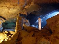 Höhle in der Ha Long Bucht