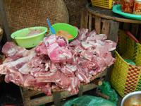 Fleisch auf dem Dong Ba Markt