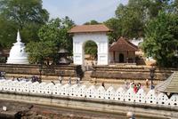 Im Zahntempel von Kandy