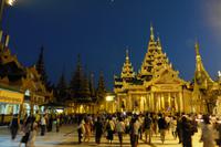 Yangon Schwedagon Pagode blaue Stunde