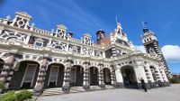 Rundreise Neuseeland // Wahrzeichen von Dunedin - der Bahnhof