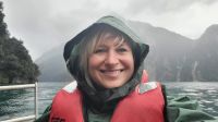 Rundreise Neuseeland // Reisebegleiterin Franzi im Milford Sound