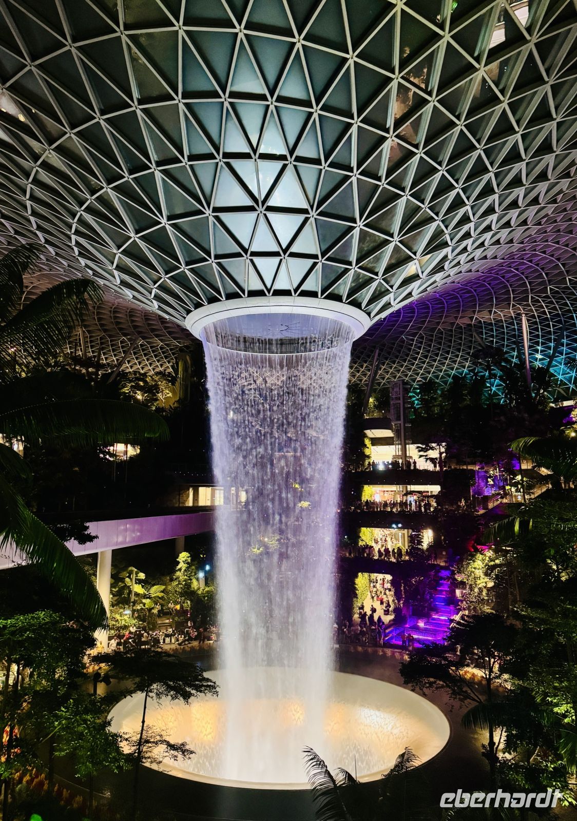 Tag 3 - Jewel-Wasserfall, Flughafen Singapur 