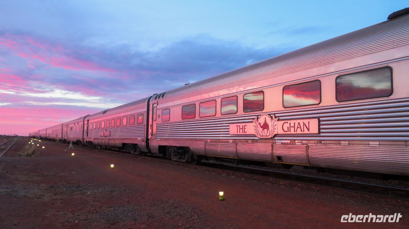 Sonnenaufgang im Outback - The Ghan