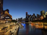 48. Skyline Melbourne bei Nacht, Australien