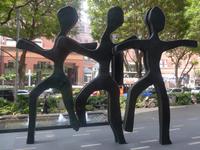 Skulptur Orchard Road vor Shopping Center