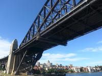 Durchfahrt unter Harbour Bridge
