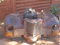 Kunstwerk an der Kamelfarm