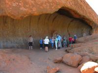 Spaziergang am Fuße des Uluru