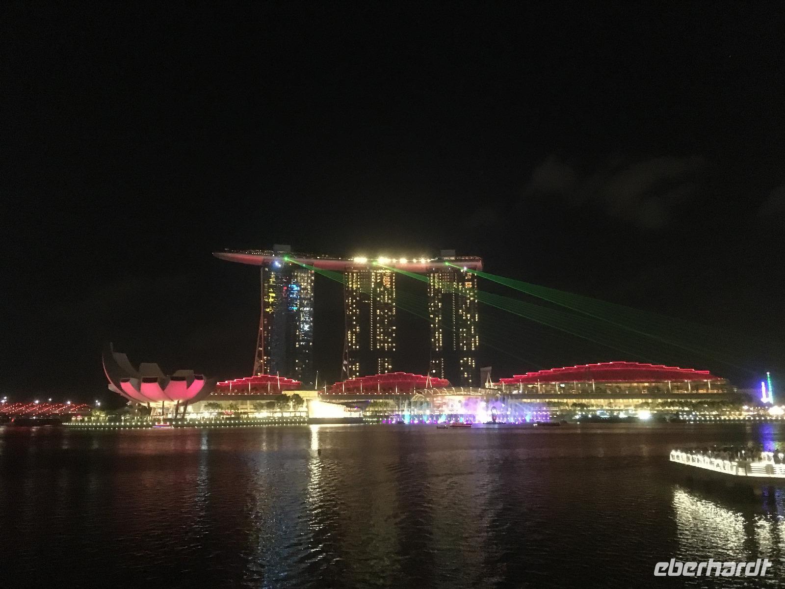Singapur bei Nacht - Lichtershow