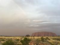 Sonnenuntergang am Uluru - Regenbogen
