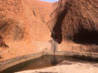 Uluru - Spaziergang zum Wasserloch