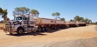 Roadtrain im Outback 